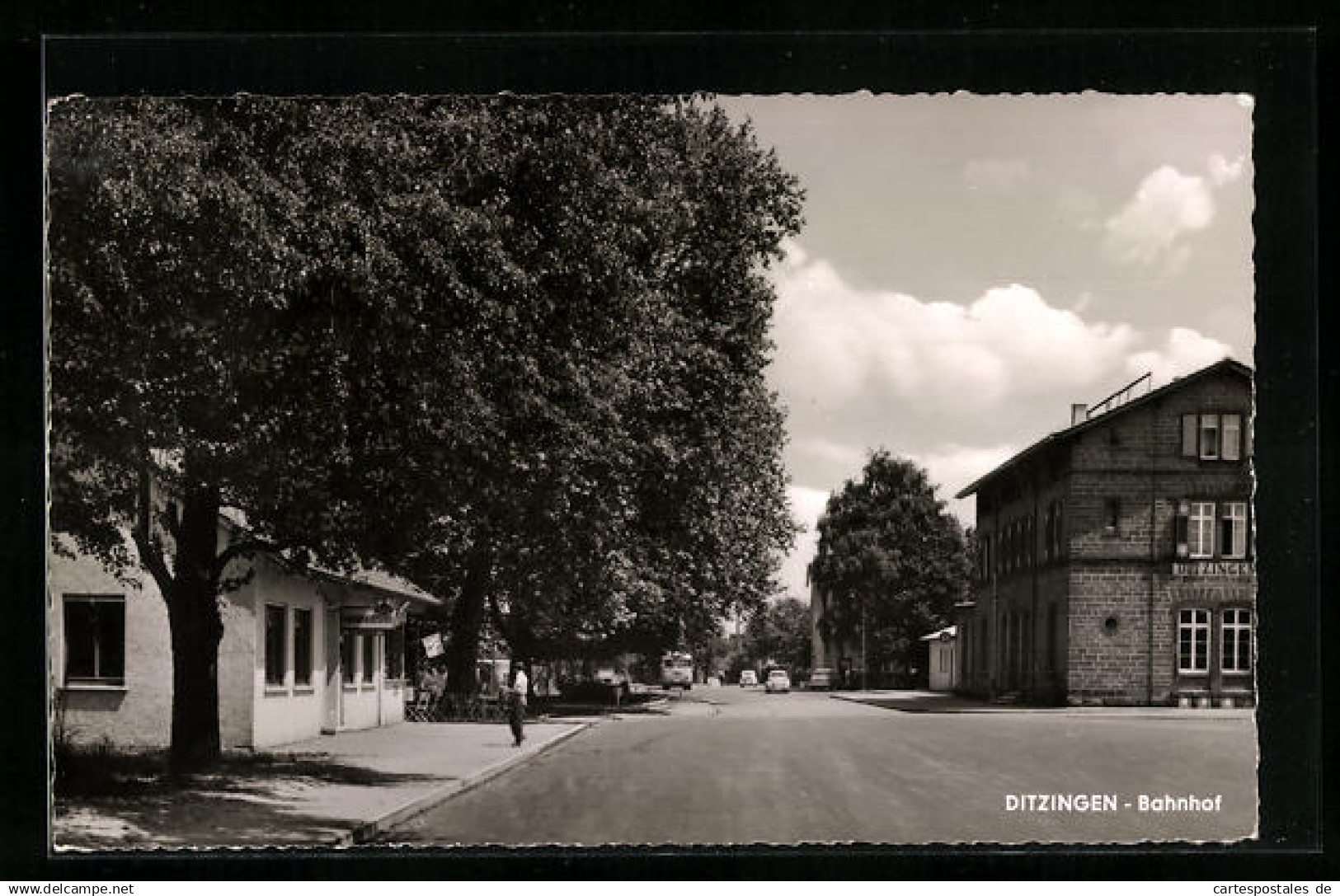 AK Ditzingen, Strassenpartie am Bahnhof