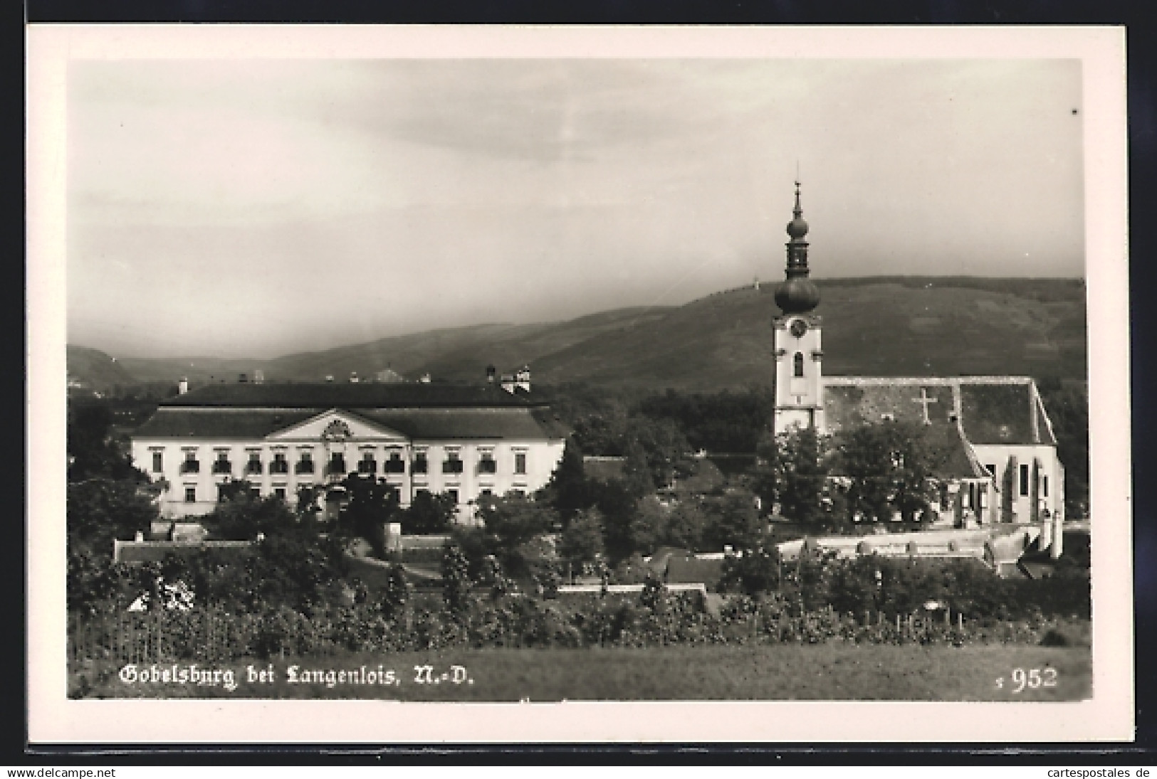 AK Gobelsburg /Langenlois, Ortspartie mit Kirche