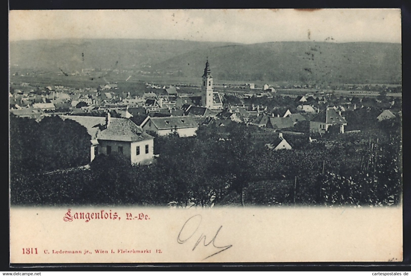 AK Langenlois /N.-Oe., Ortsansicht mit der Kirche