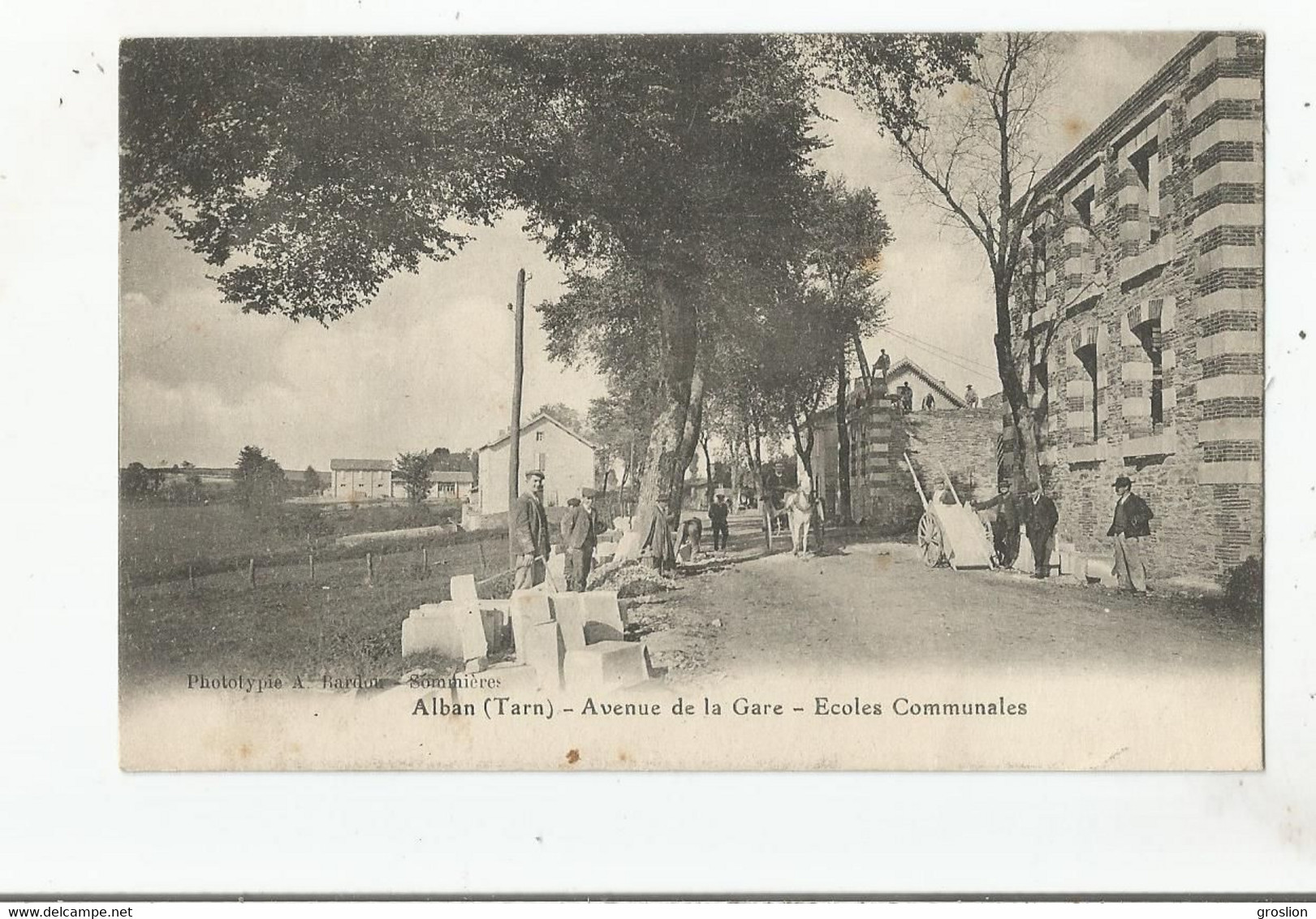 ALBAN (TARN) AVENUE DE LA GARE ECOLES COMMUNALES  (ATTELAGE CHEVAL CHARRETTE ET PETITE ANIMATION)