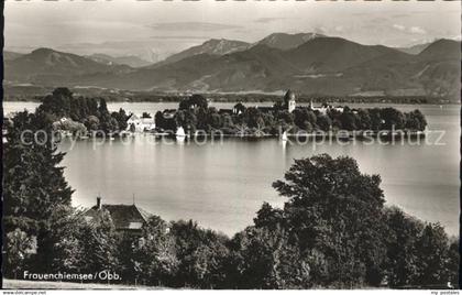 72081328 Frauenchiemsee Insel Blick auf Chiemgauer Alpen