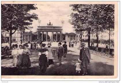 Allemagne..Berlin..très animée..Porte de Brandebourg..Brandenburger Tor