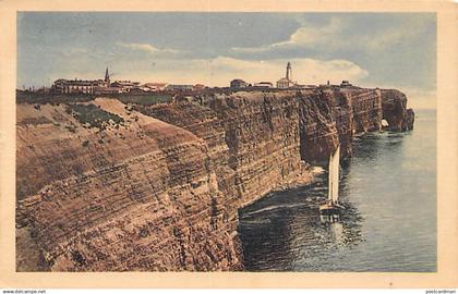 Deutschland - HELGOLAND - Westseite von Helgoland mit Leuchtturm und Kirche