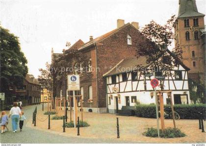 Meerbusch NRW Fussgaengerzone Ortszentrum Partie an der Kirche