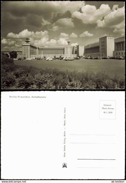 Ansichtskarte Tempelhof-Berlin Flughafen und Parkplatz 1962