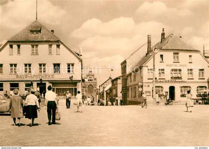 72973935 Teterow Mecklenburg Vorpommern Marktplatz Ratsapotheke Marktbrunnen