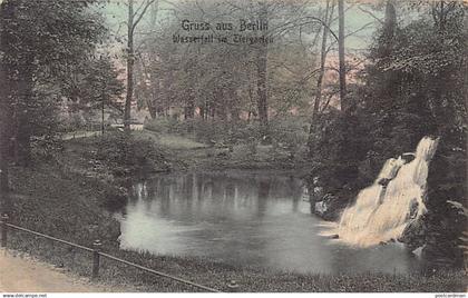 BERLIN - Wasserfall im Tiergarten