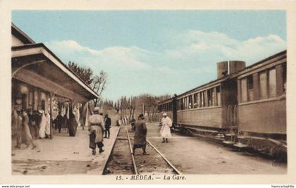 Medea  la gare  train