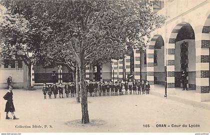 ORAN - Cour du Lycée