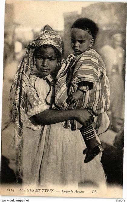 CPA AK Algérie-Scenes et Types-Enfants Arabes (238380)