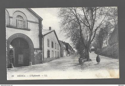 Médéa, l'esplanade (12954)