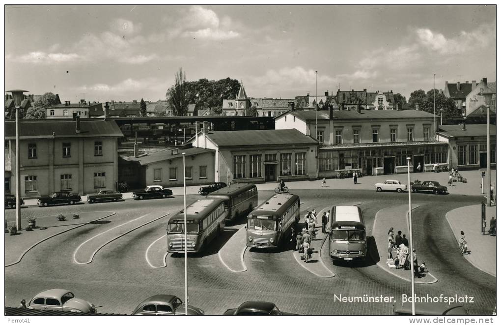 ALLEMAGNE - NEUMÜNSTER - Bahnhofplatz (autobus)