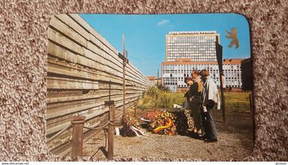 CPSM BERLIN  DIE MAUER LE MUR MEMORIAL GERBE DE FLEURS PETER FECHTER