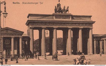 ALLEMAGNE - Berlin - Brandenburger Tor - vue générale de la porte de Brandebourg - animé - Carte Postale Ancienne