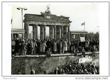 Allemagne Berlin porte de Brandebourg le 10 novembre 1989