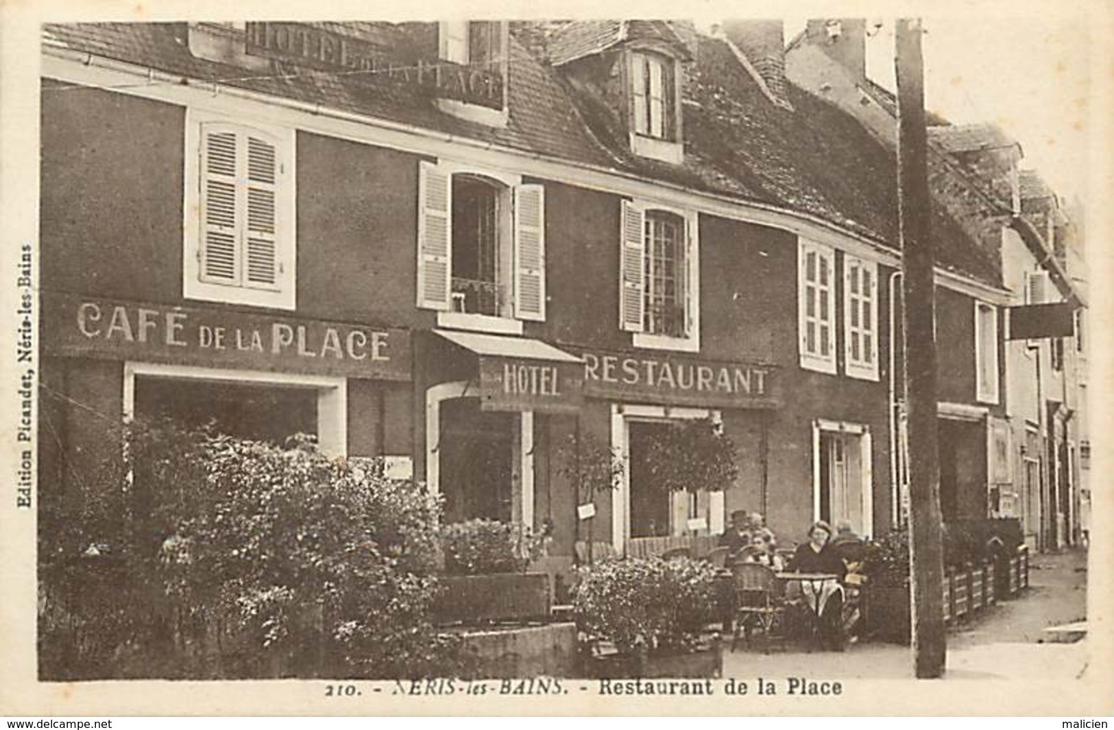 - allier .-ref-C211 - neris les bains - cafe hotel restaurant de la place -  cafes - hotels et restaurants  -