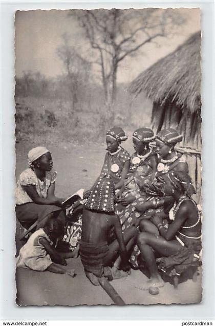 Angola - Reading the gospel to natives in southern Angola - REAL PHOTO - Publ. Mission Philafricaine
