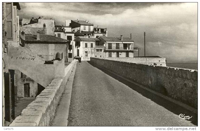 ANTIBES 06 - Les Remparts