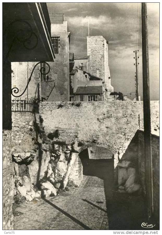 ANTIBES 06 - Les Remparts