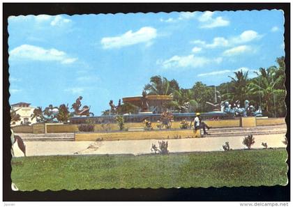 cpa  Haiti W.I.  Fontaine lumineuse Port au Prince   AVR9