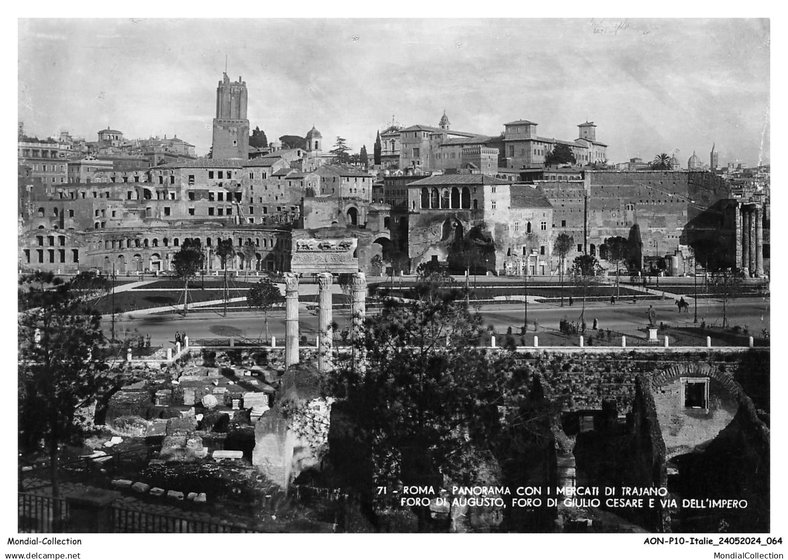 AON10-0718-ITALIE - ROMA - panorama con i mercati di trajano