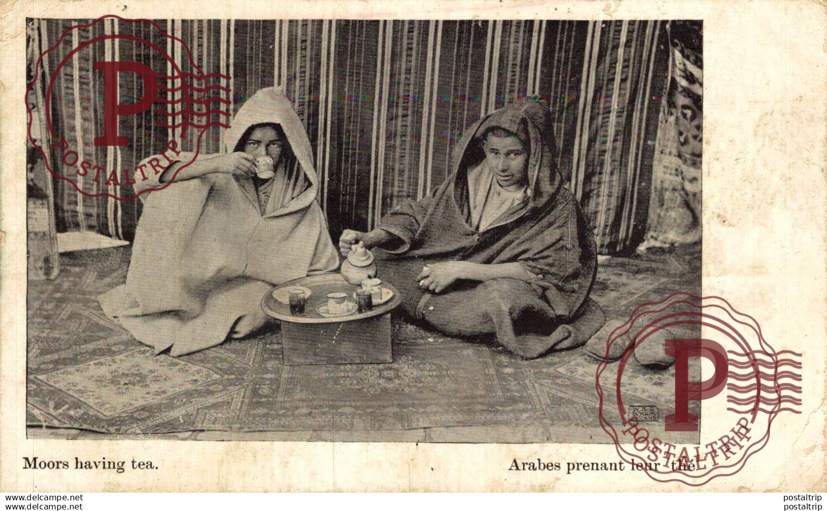 ARABIA SAUDI. MOORS HAVING TEA.