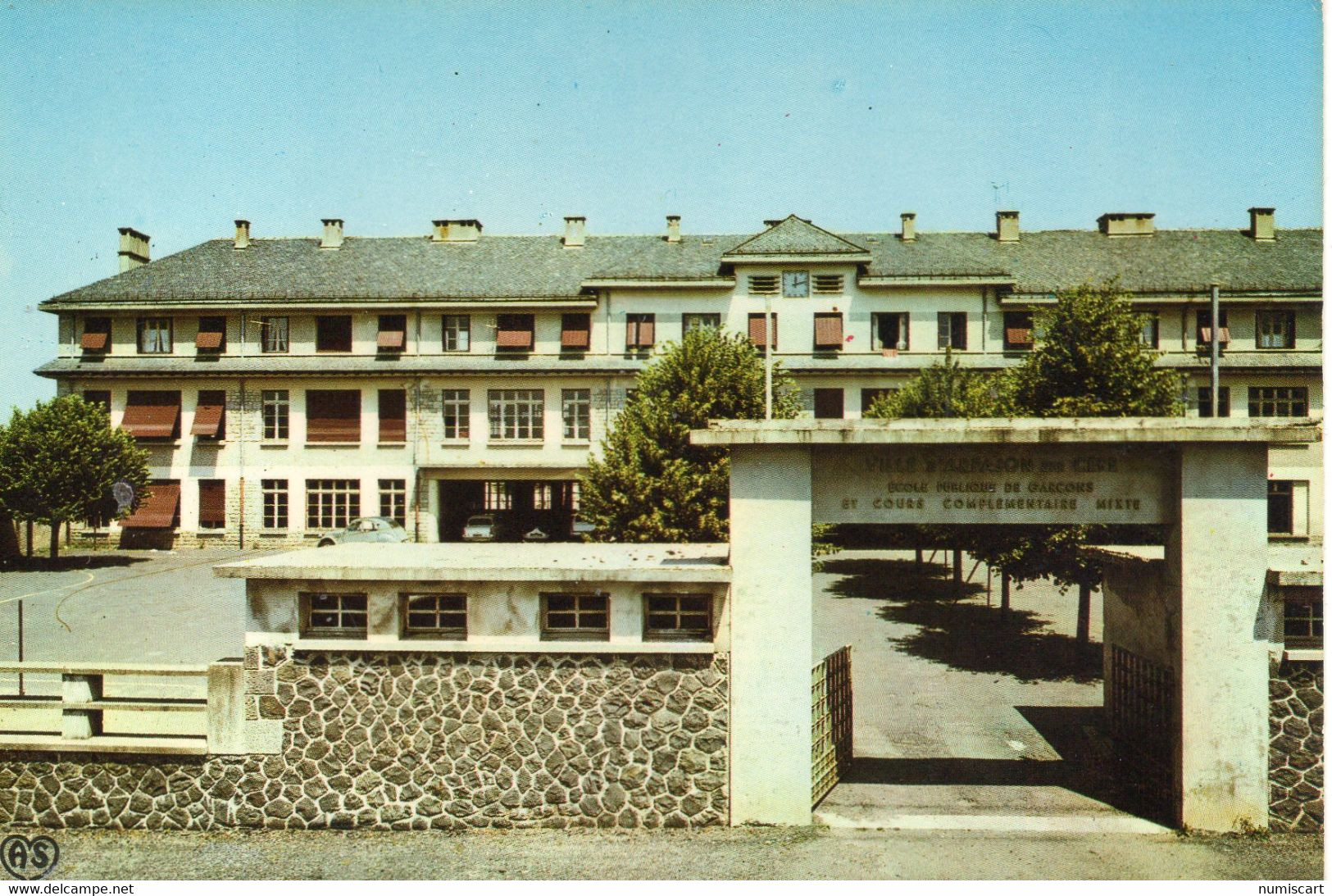 Arpajon-sur-Cere Etablissement Scolaire le Collège Ecole Publique