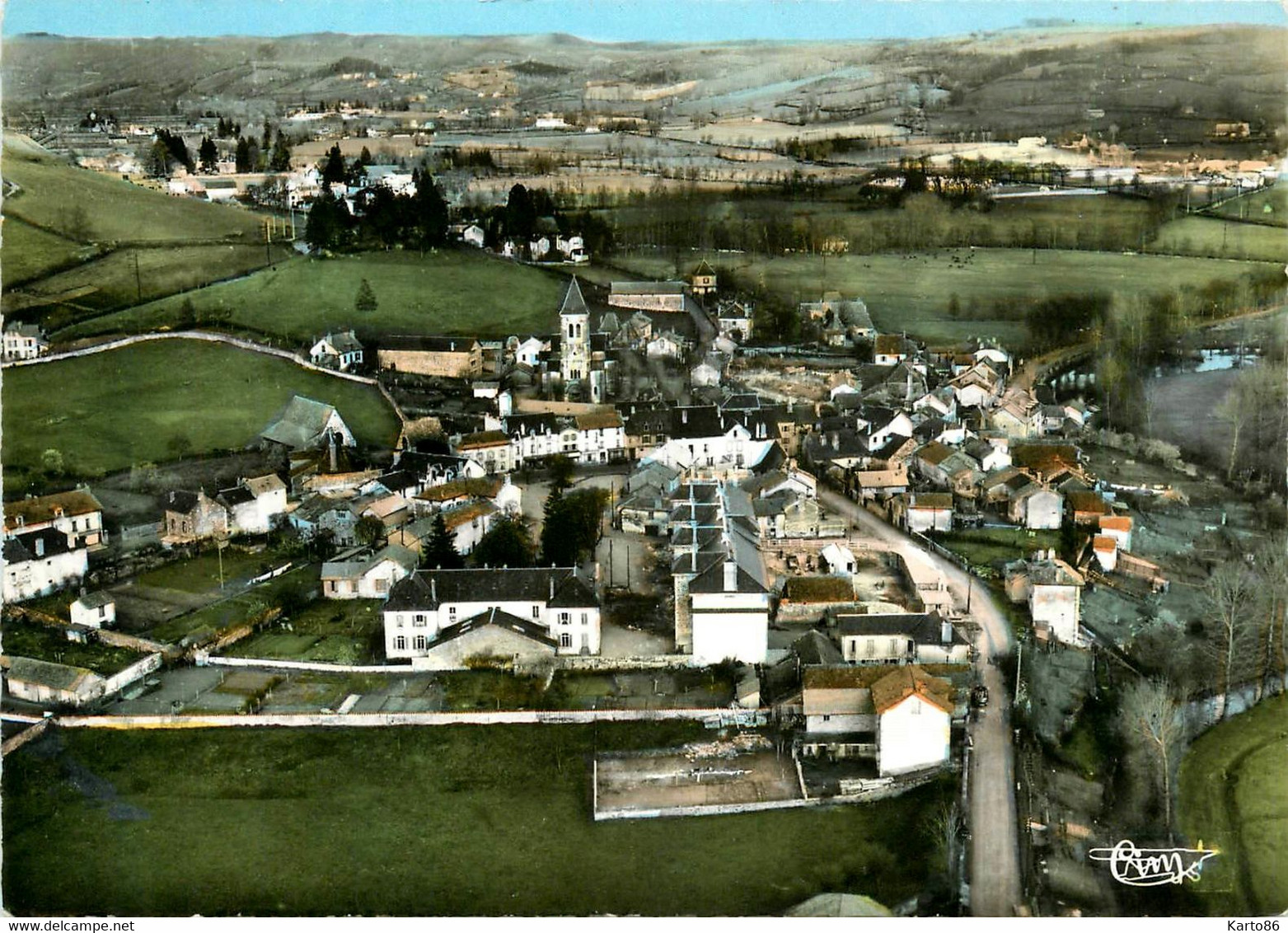 arpajon sur cère * vue générale aérienne de la commune