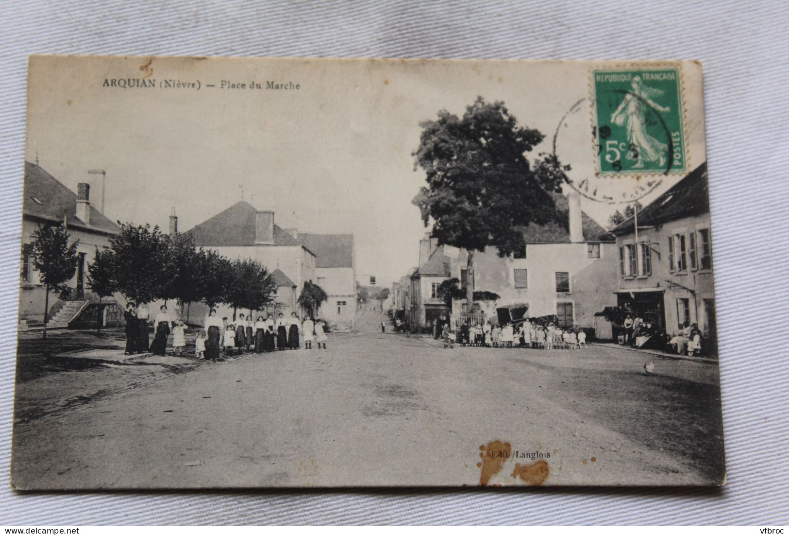 Arquian, place du marché, Nièvre 58