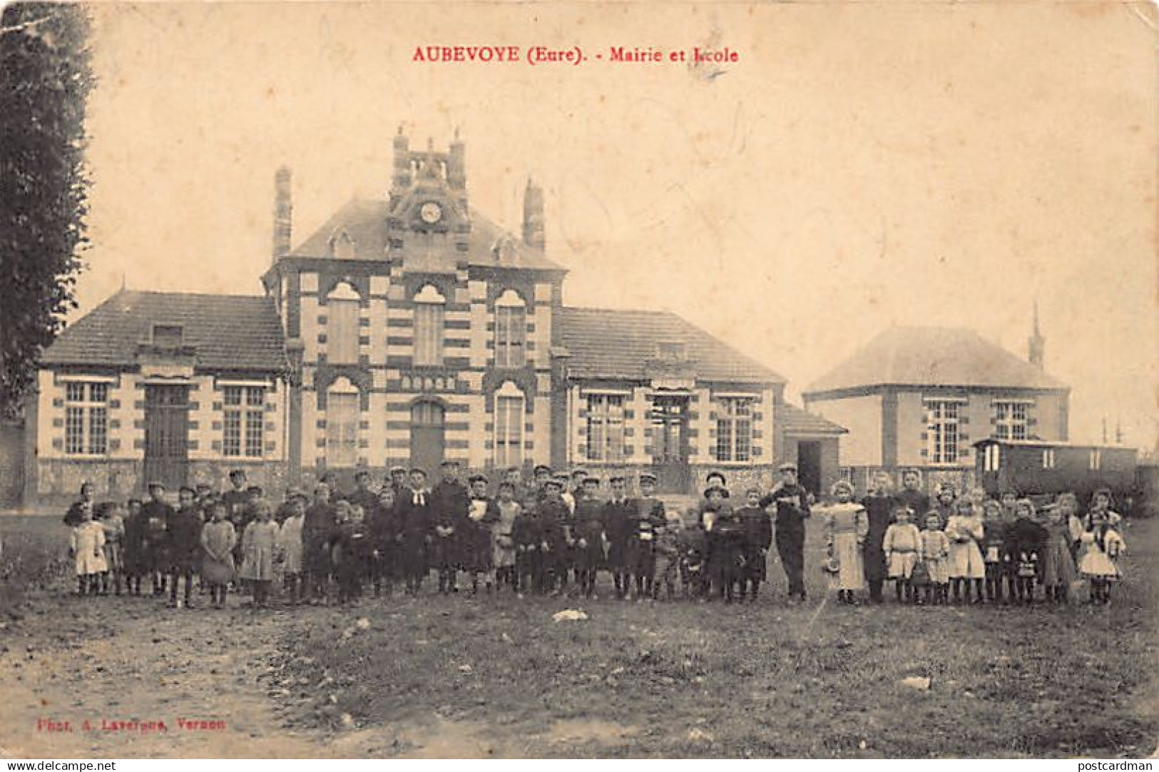 AUBEVOYE (27) Maire et école