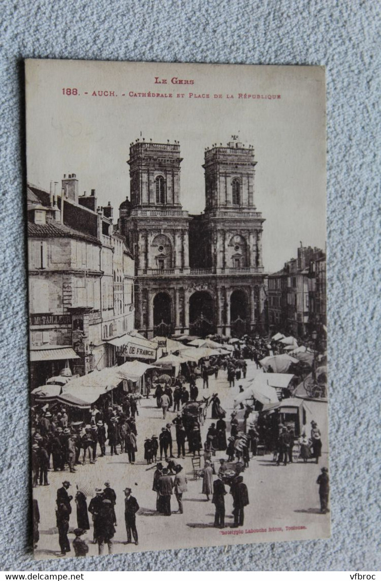 Auch, cathédrale et place de la République, Gers 32