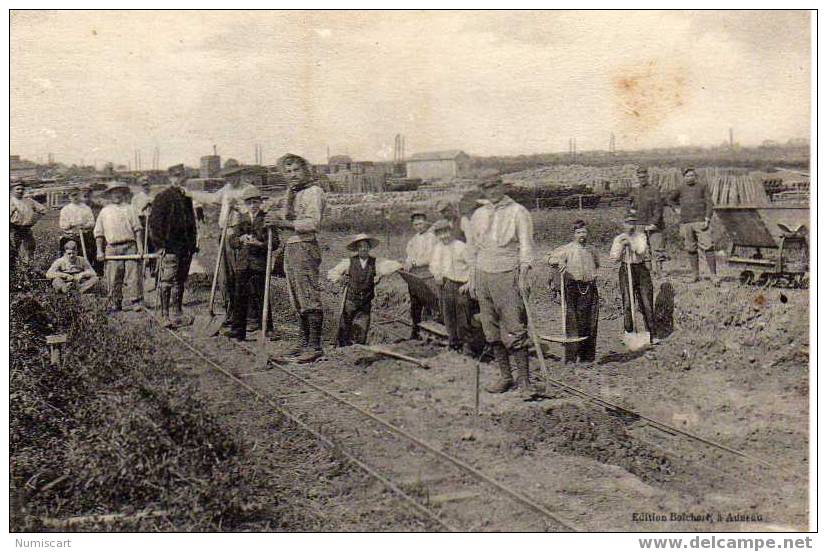 Auneau AUNEAU...TRAVAUX SUR LA VOIE FERREE..TRES ANIMEE..METIERS SNCF CHEMIN DE FER