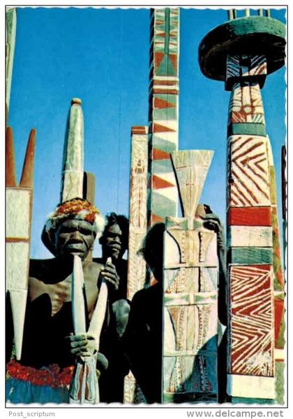 Océanie - Australie - a group od Totem poles used by the australian aborigènes in Arnhem Land