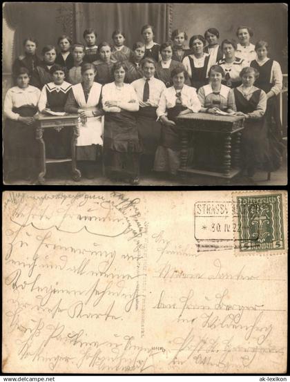 Frankenmarkt Gruppenbild Haushaltungsschule 1922  gel Stempel Strasswalchen