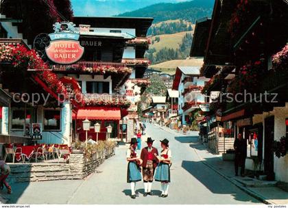 73123272 Saalbach-Hinterglemm Ortsstrasse Tracht Saalbach