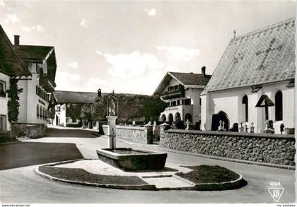 Mutters Tirol AT Dorfbrunnen mit Hotel Altenburg