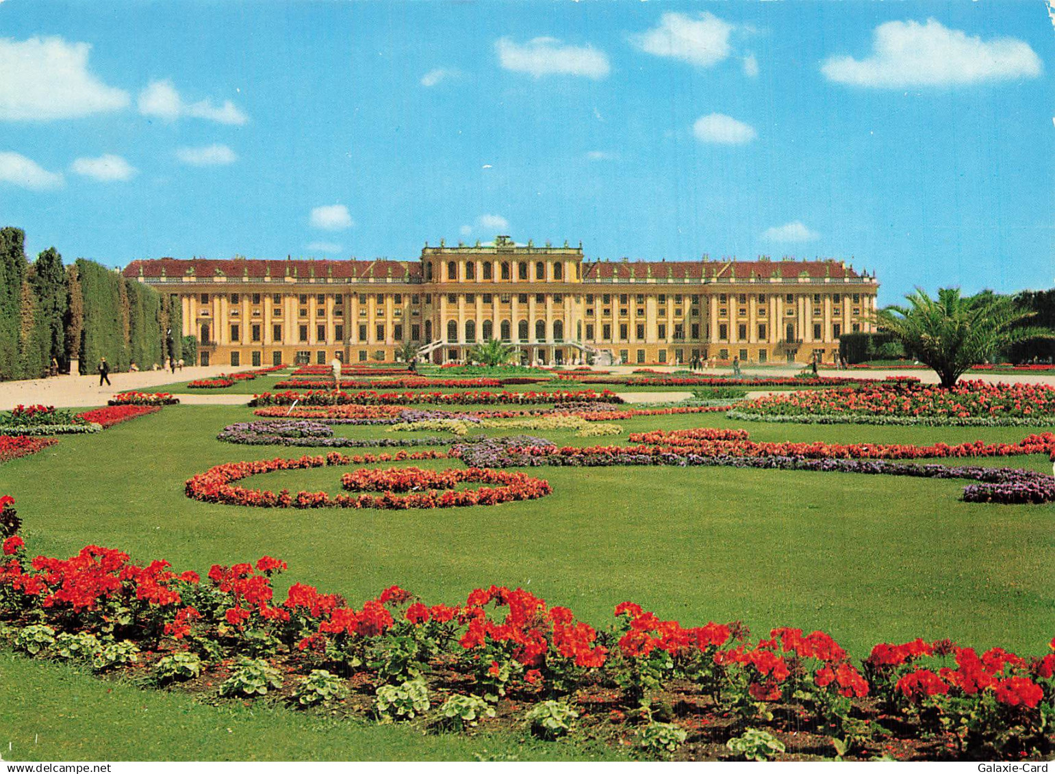 AUTRICHE VIENNE SCHOENBRUNN CHATEAU ET PARTERRE DE FLEURS