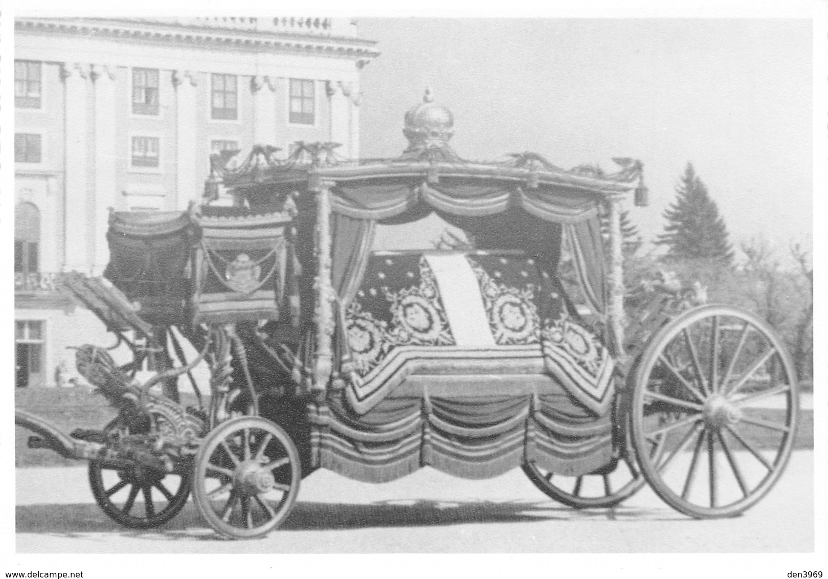 Autriche - Vienne - WIEN - Château de Schönbrunn - Musée des Carrosses - Char Funèbre rouge de la Cour