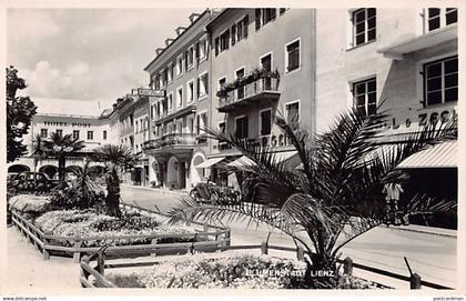 Österreich - Lienz (T) Blumen - Südtirolerplatz - Hotel Post