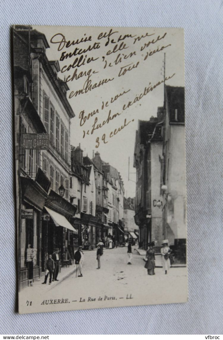 Auxerre, la rue de Paris, Yonne 89