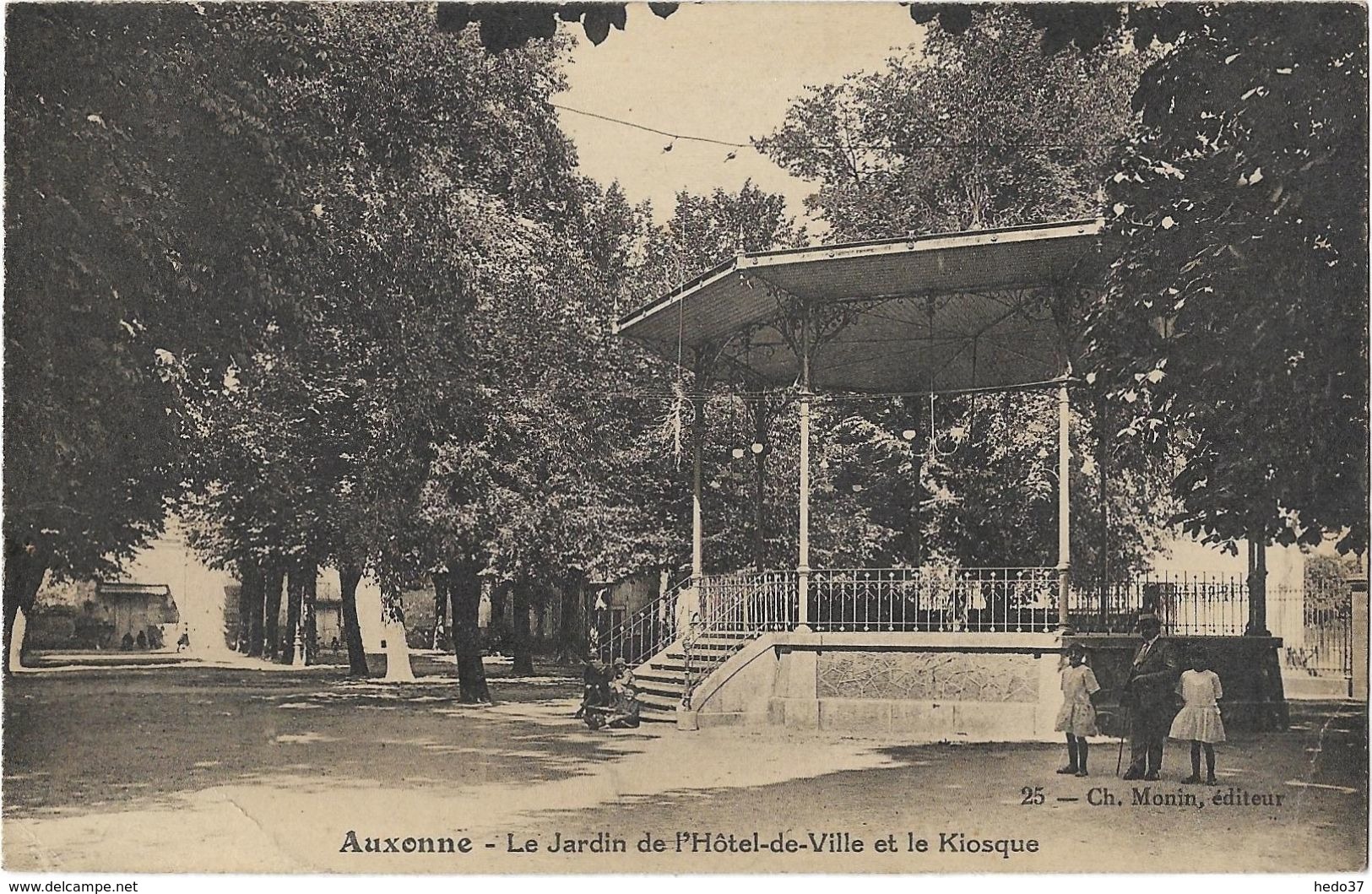 Auxonne - Le Jardin de l'Hôtel-de-Ville et le Kiosque