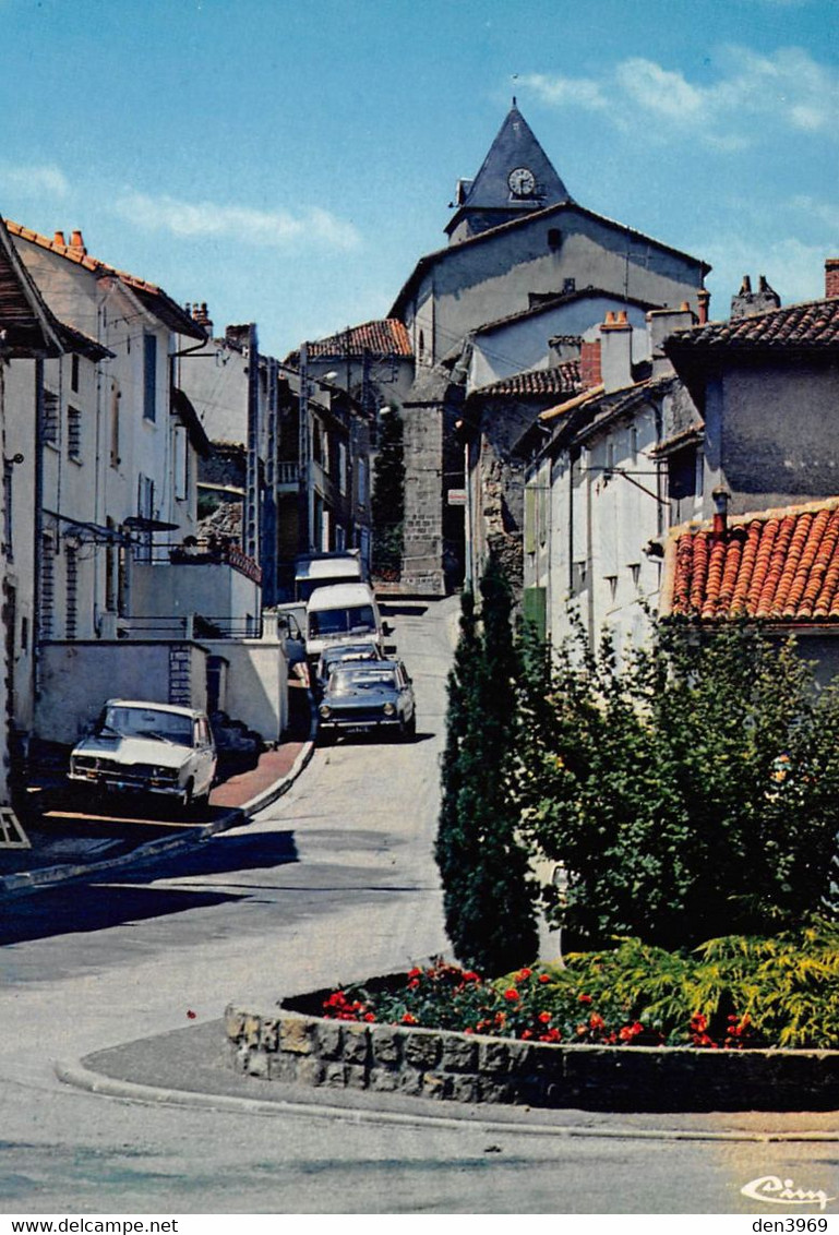 AVAILLES-LIMOUZINE - Rue de l'Eglise - Automobiles