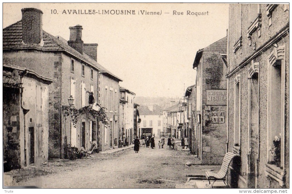 AVAILLES-LIMOUZINE RUE ROQUART TRES ANIMEE