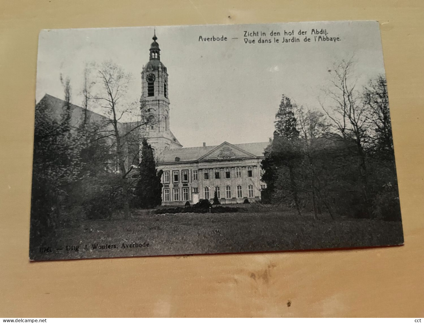 Averbode  Scherpenheuvel-Zichem    Zicht in den hof der Abdij