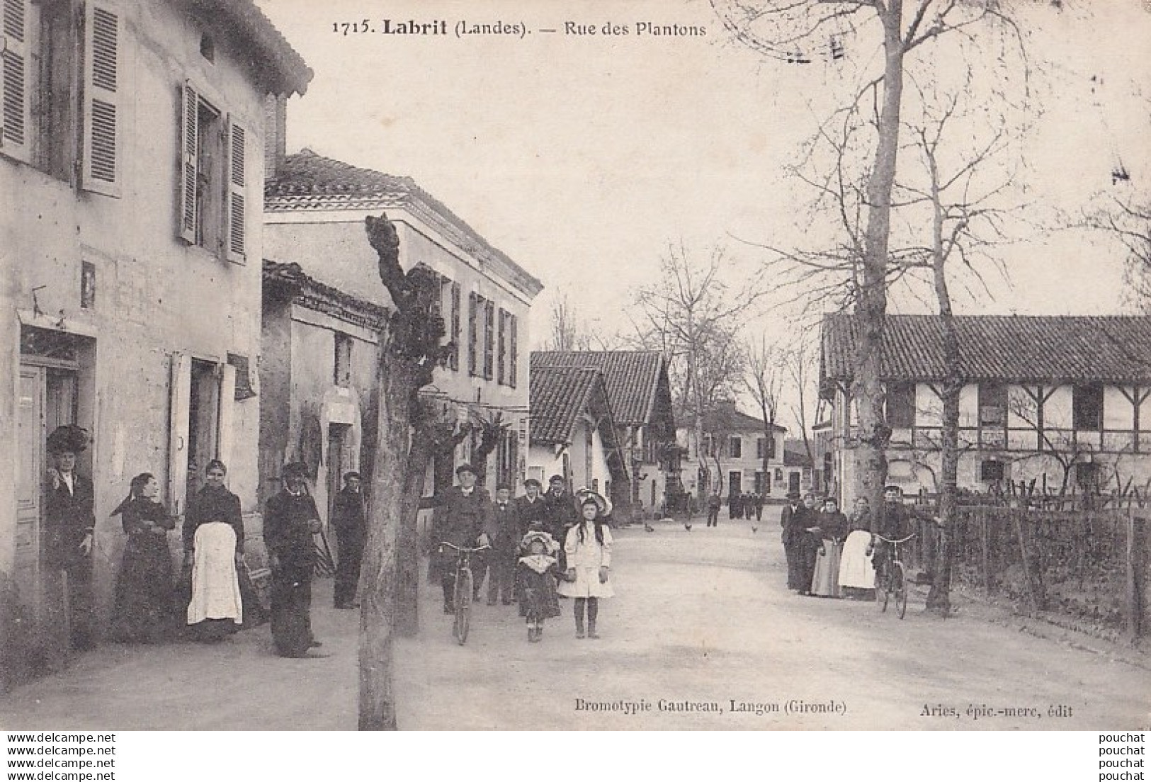 B8-40) LABRIT (LANDES) RUE DES PLANTONS -  ( ANIMEE -  HABITANTS - 1909 - 2 SCANS )