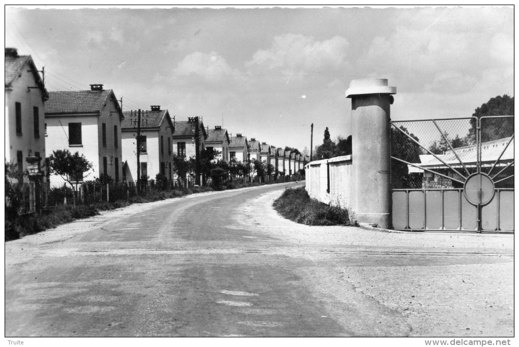 BAGNEAUX-SUR-LOING LES MAISONS MOULEES