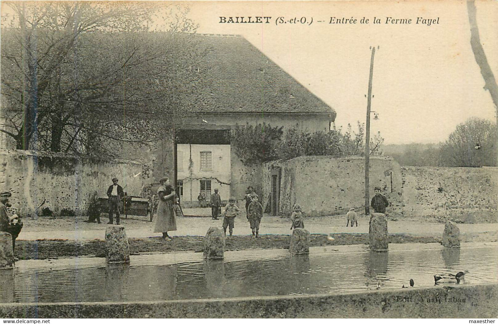 BAILLET EN FRANCE entrée de la ferme Fayel