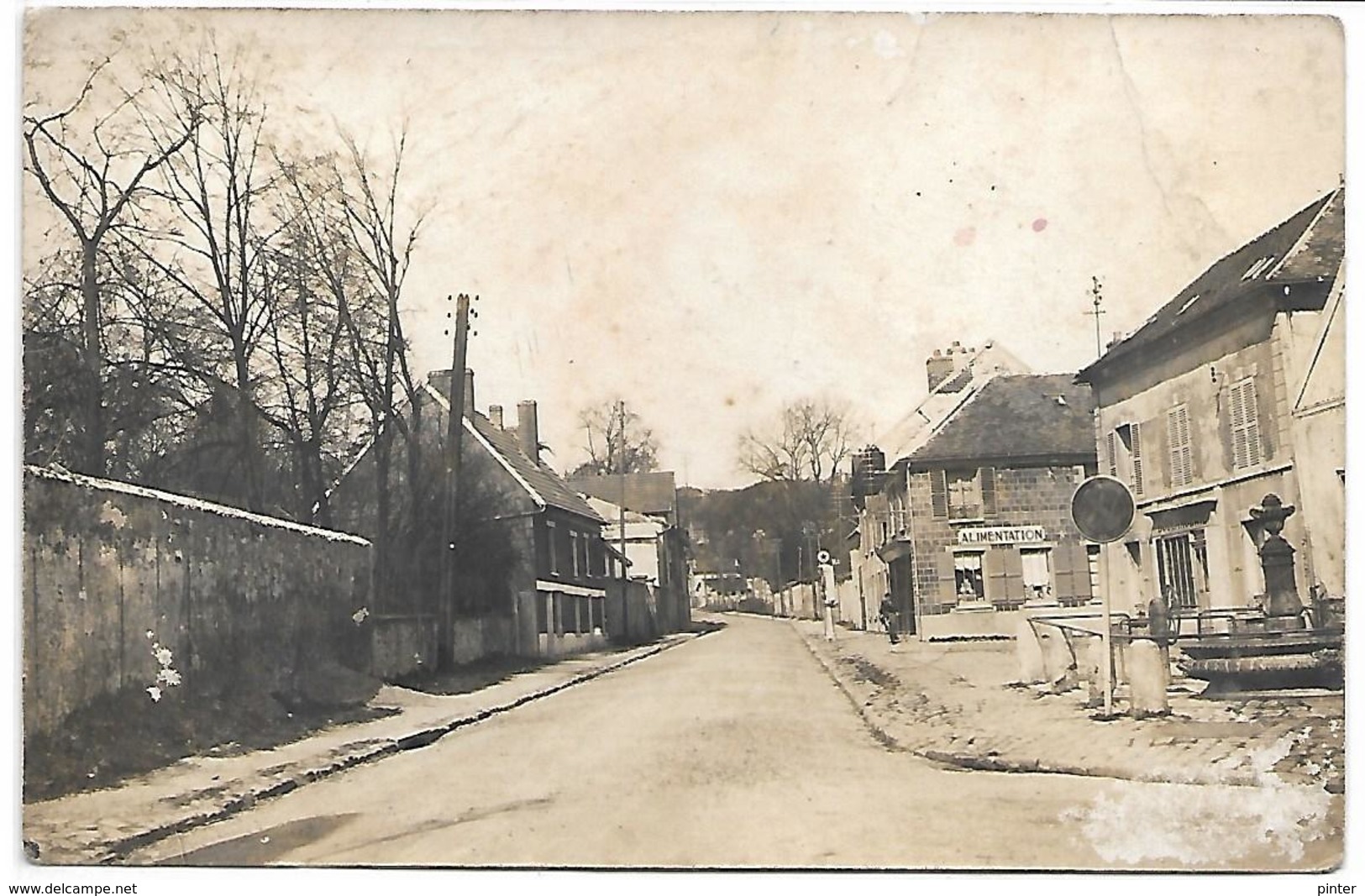 BAILLET EN FRANCE - Place de la fontaine - CARTE PHOTO