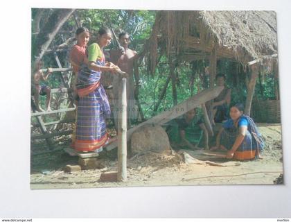 D185995  Bangladesh - Husking Indigenous Process