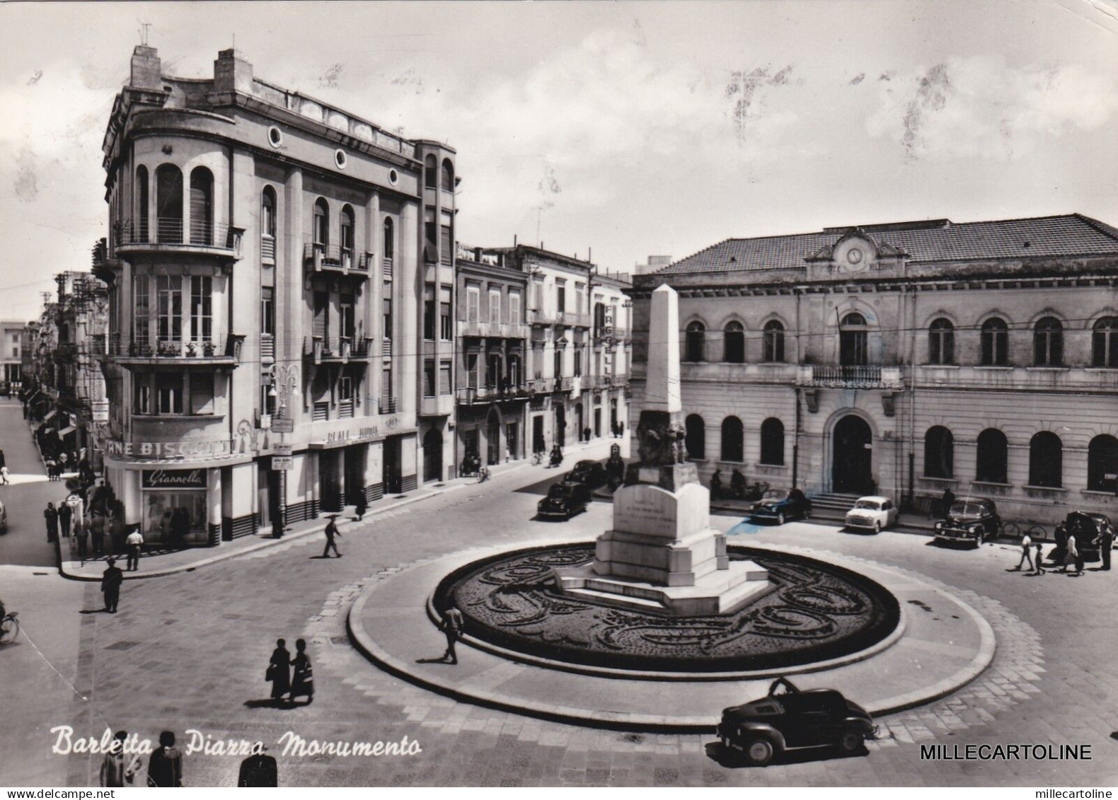 # BARLETTA: PIAZZA MONUMENTO  1959